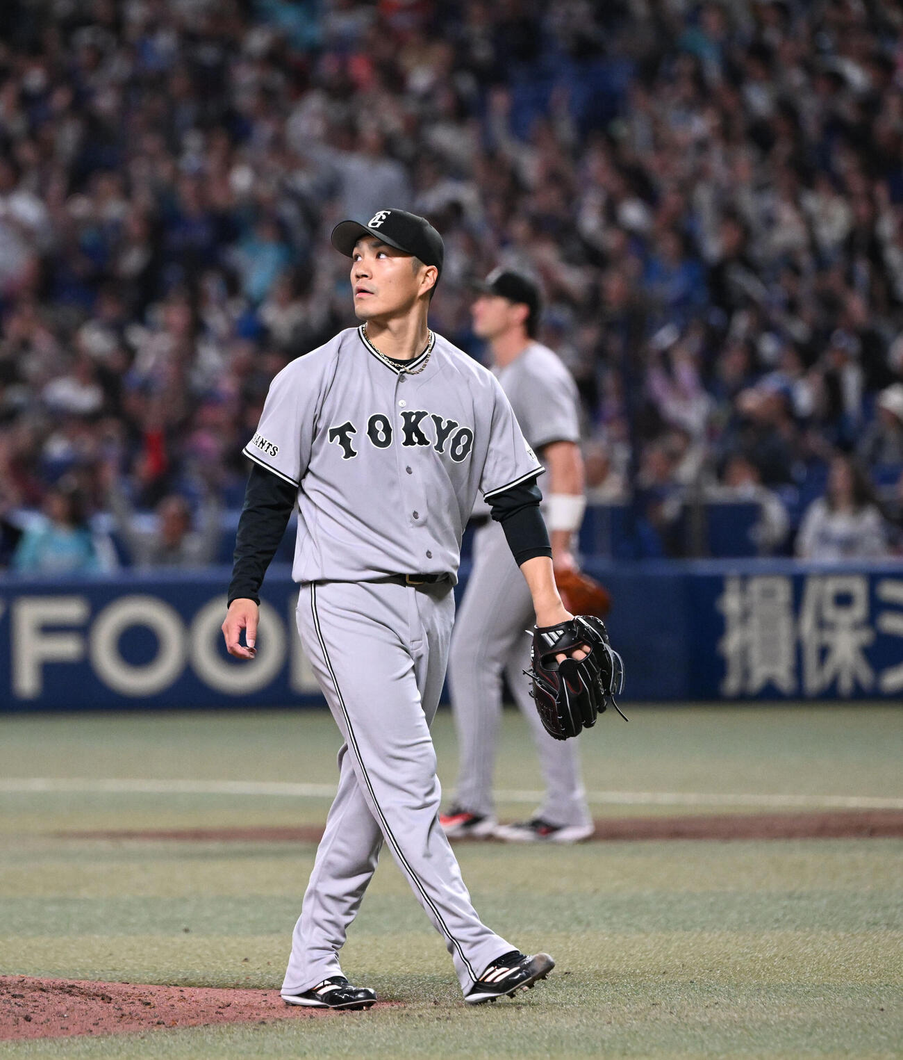 中日対巨人　5回裏中日1死一塁、サノーに先制2点本塁打を浴びる則本（撮影・和賀正仁）