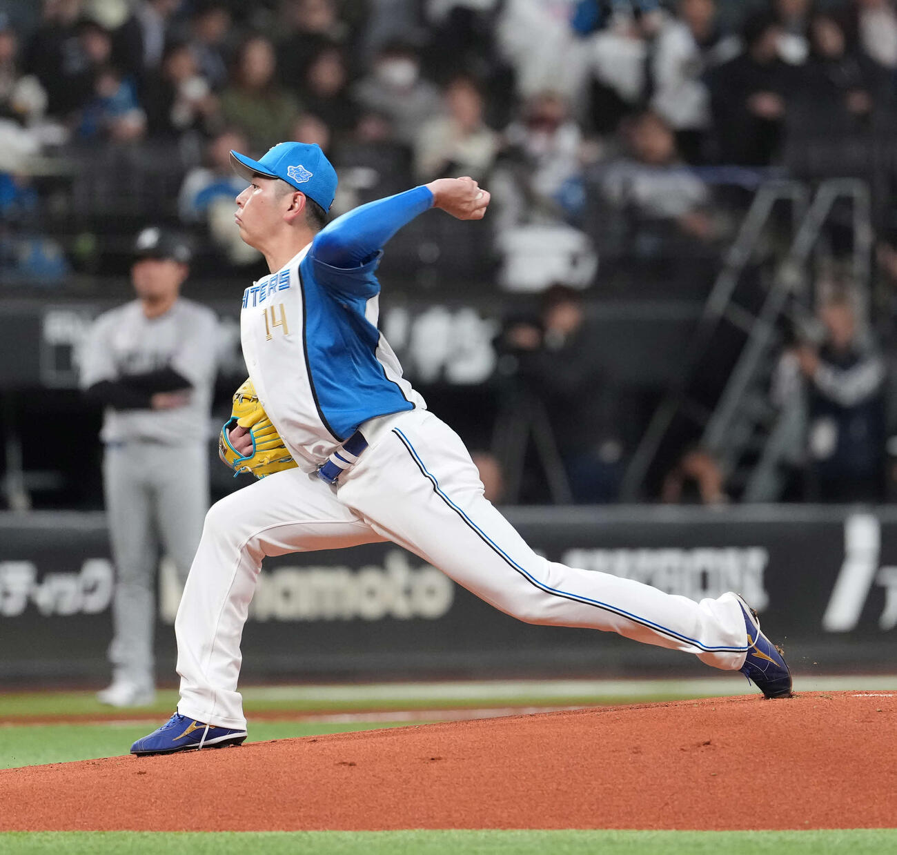 日本ハム対ロッテ　日本ハム先発の加藤貴（撮影・井上学）