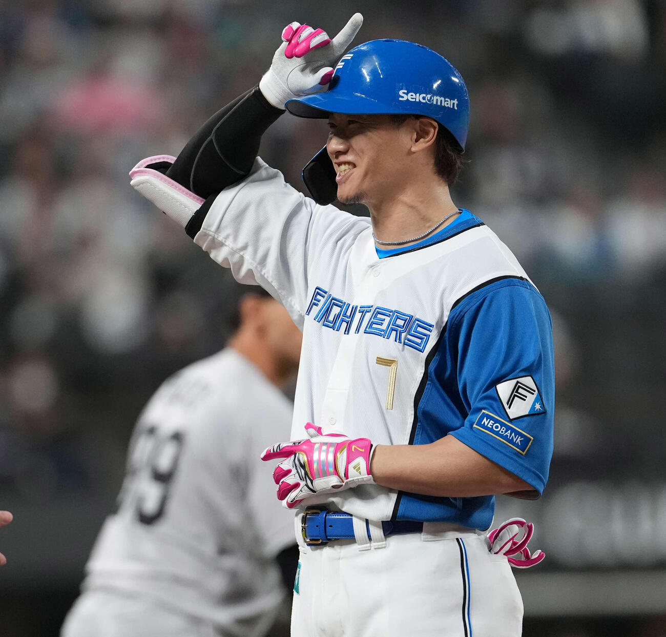 日本ハム対ロッテ　3回裏日本ハム2死一、三塁、適時打を放つ西川（撮影・井上学）