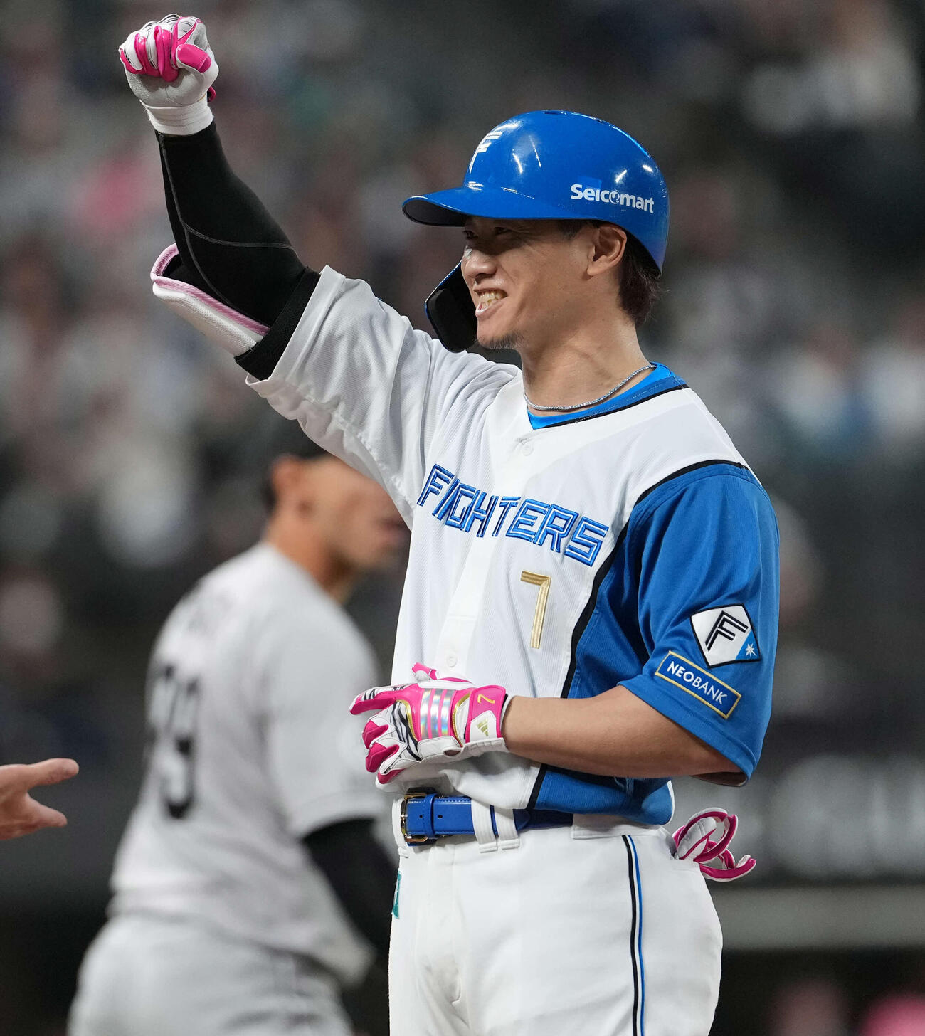 日本ハム対ロッテ　3回裏日本ハム2死一、三塁、適時打を放つ西川（撮影・井上学）