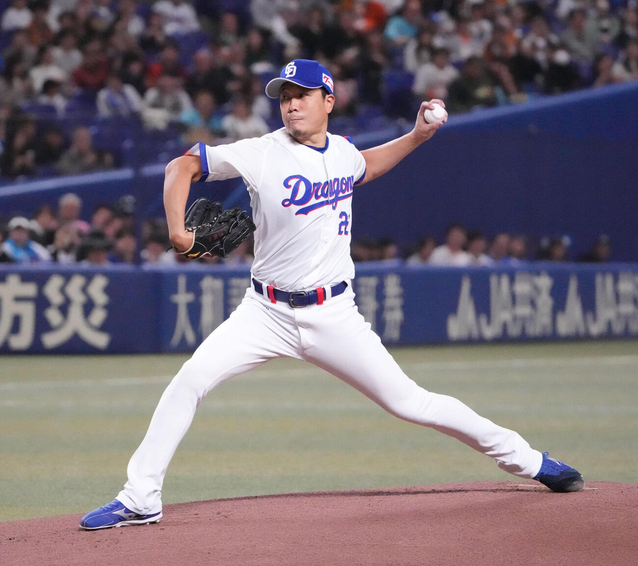 中日対巨人　1回表、登板する中日先発の大野（撮影・森本幸一）