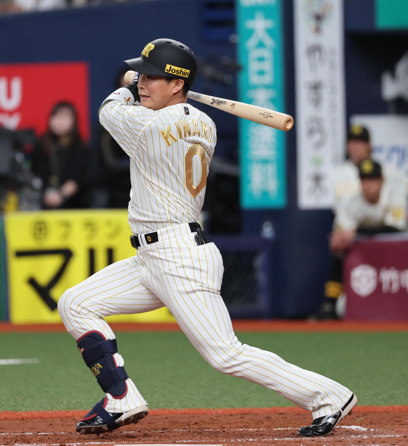 阪神対DeNA 3回裏阪神2死、木浪はこの日2本目の安打を左前に放つ（撮影・西尾就之）