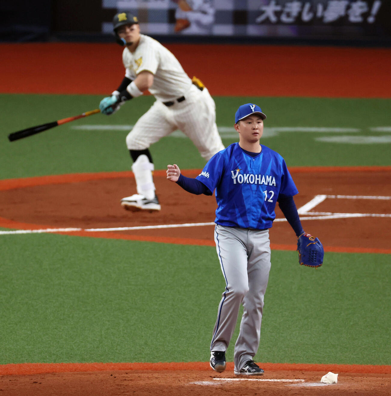 阪神対DeNA 1回裏阪神1死一、二塁、竹田は佐藤に左越え適時二塁打を許す（撮影・加藤哉）