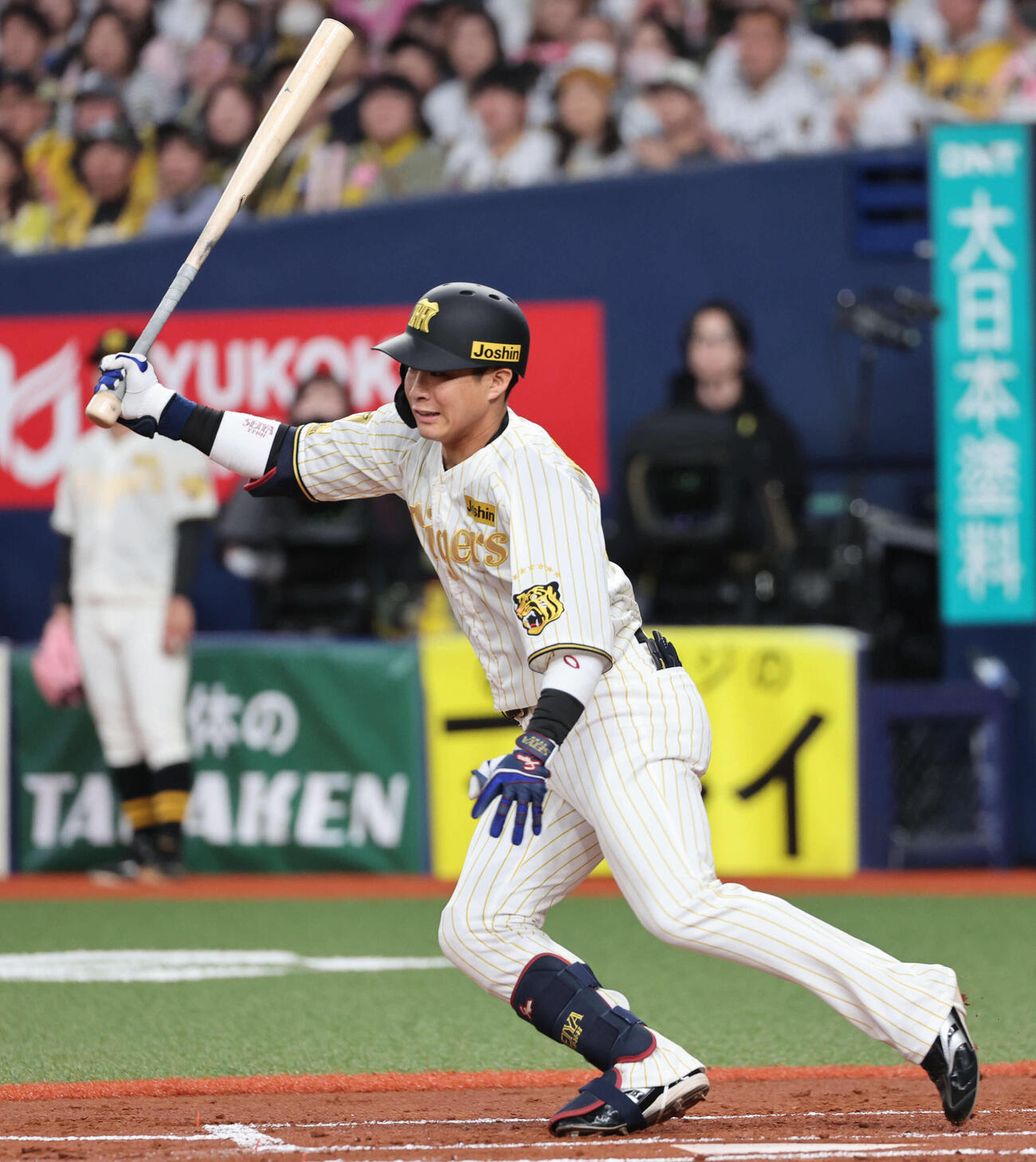 阪神対DeNA 1回裏阪神2死二、三塁、木浪は左前に2点適時打を放つ（撮影・西尾就之）