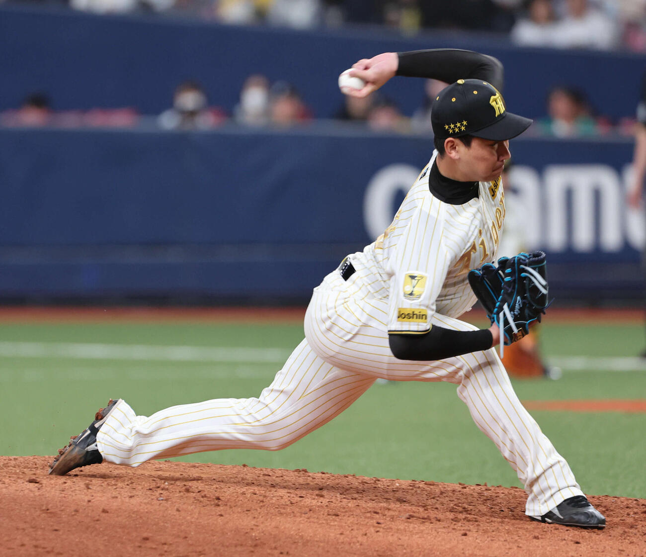 26年4月2日　阪神対DeNA　阪神5番手の岩崎（撮影・西尾就之）