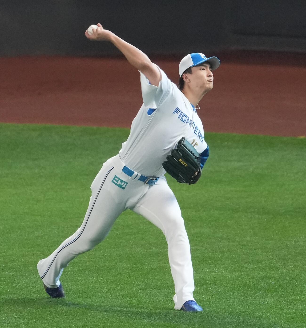 日本ハム対オリックス　キャッチボールをする日本ハム達（撮影・井上学）