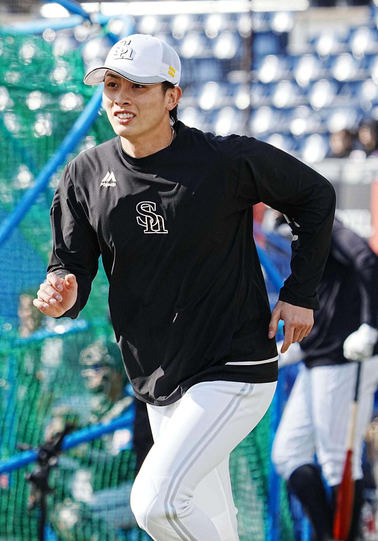 ロッテ対ソフトバンク　試合前の練習に臨むソフトバンク周東（撮影・小沢裕）