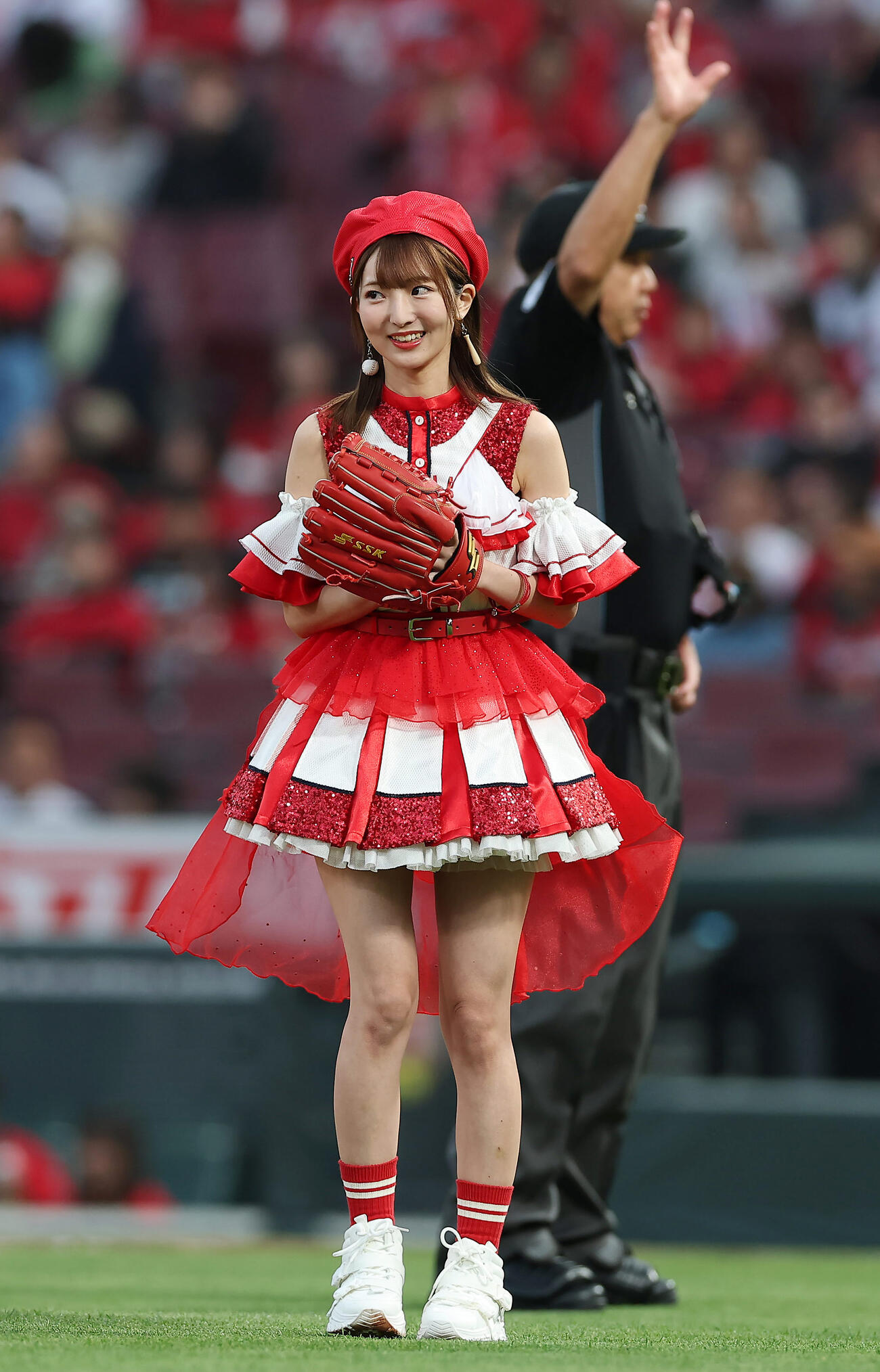 広島対阪神　始球式を務める藤本冬香（撮影・前田充）