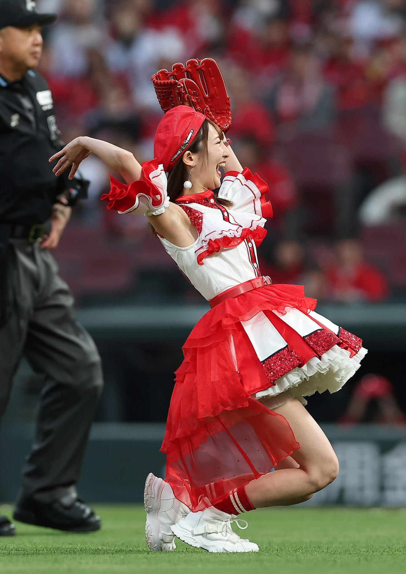 広島対阪神　始球式を務める藤本冬香（撮影・前田充）