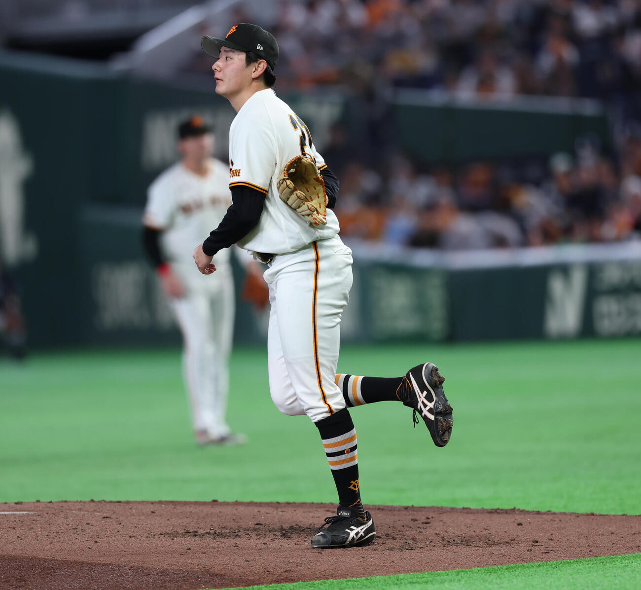 巨人対DeNA　ボールの判定に悔しがる巨人の先発竹丸（撮影・水谷安孝）