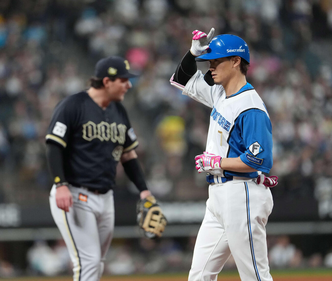 日本ハム対オリックス　2回裏日本ハム1死一塁、右前打を放つ西川（撮影・井上学）