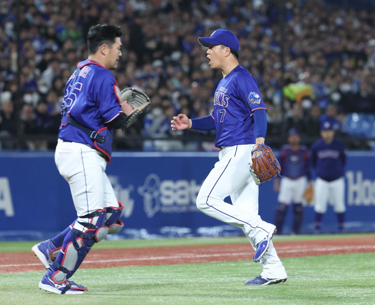 ヤクルト対中日　6回裏ヤクルト2死一塁、古賀を打ち取り叫ぶ柳（撮影・黒川智章）