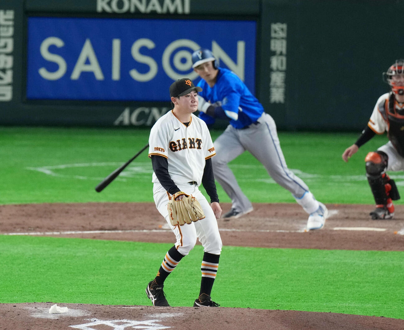 巨人対DeNA 5回表DeNA無死満塁、山本に適時打を浴びる竹丸（撮影・増田悦実）