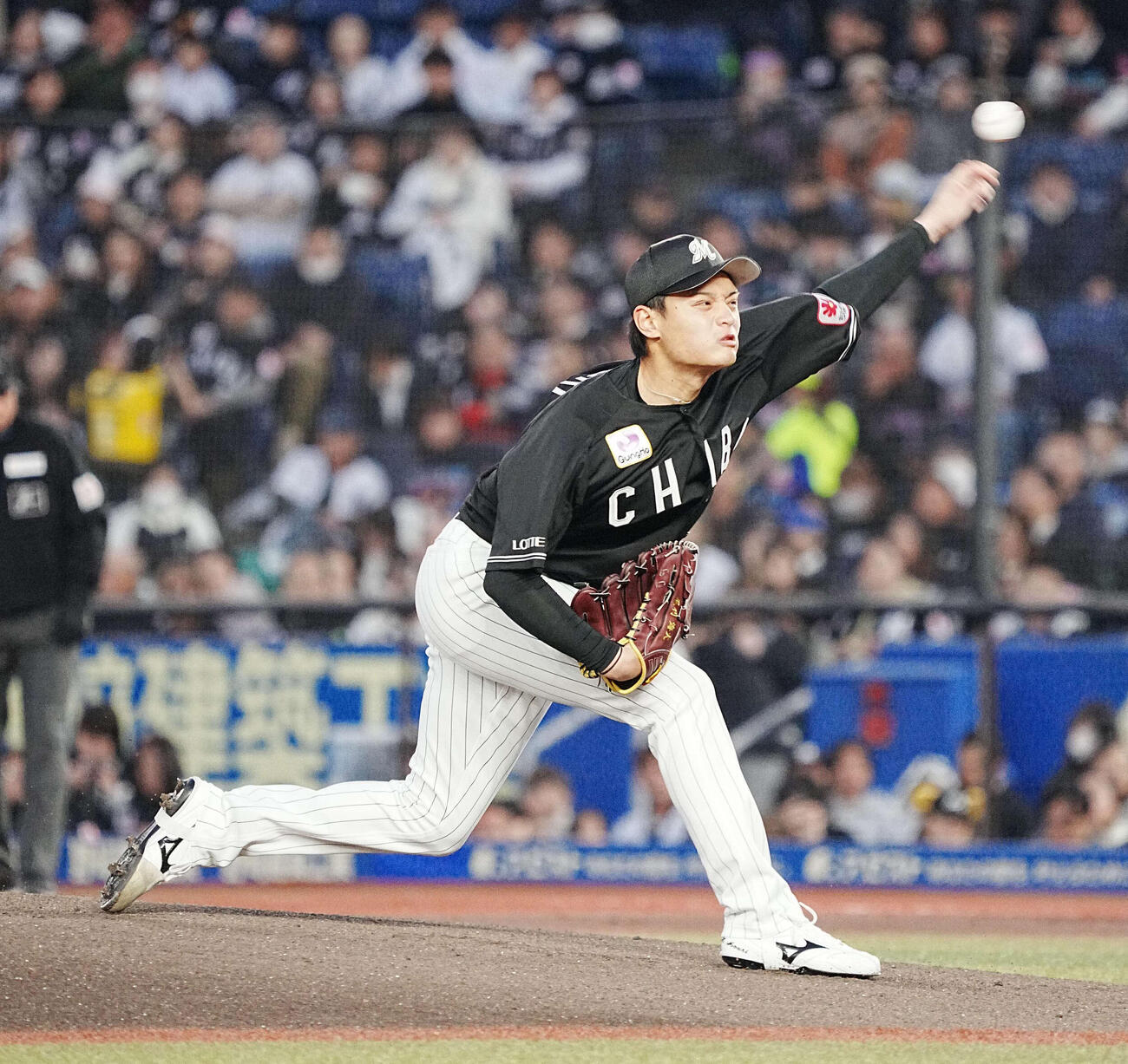 ロッテ対ソフトバンク　ロッテ先発の毛利（撮影・小沢裕）