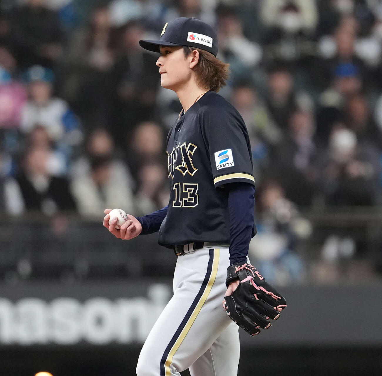 日本ハム対オリックス　3回、ピンチで浮かない表情の寺西（撮影・井上学）