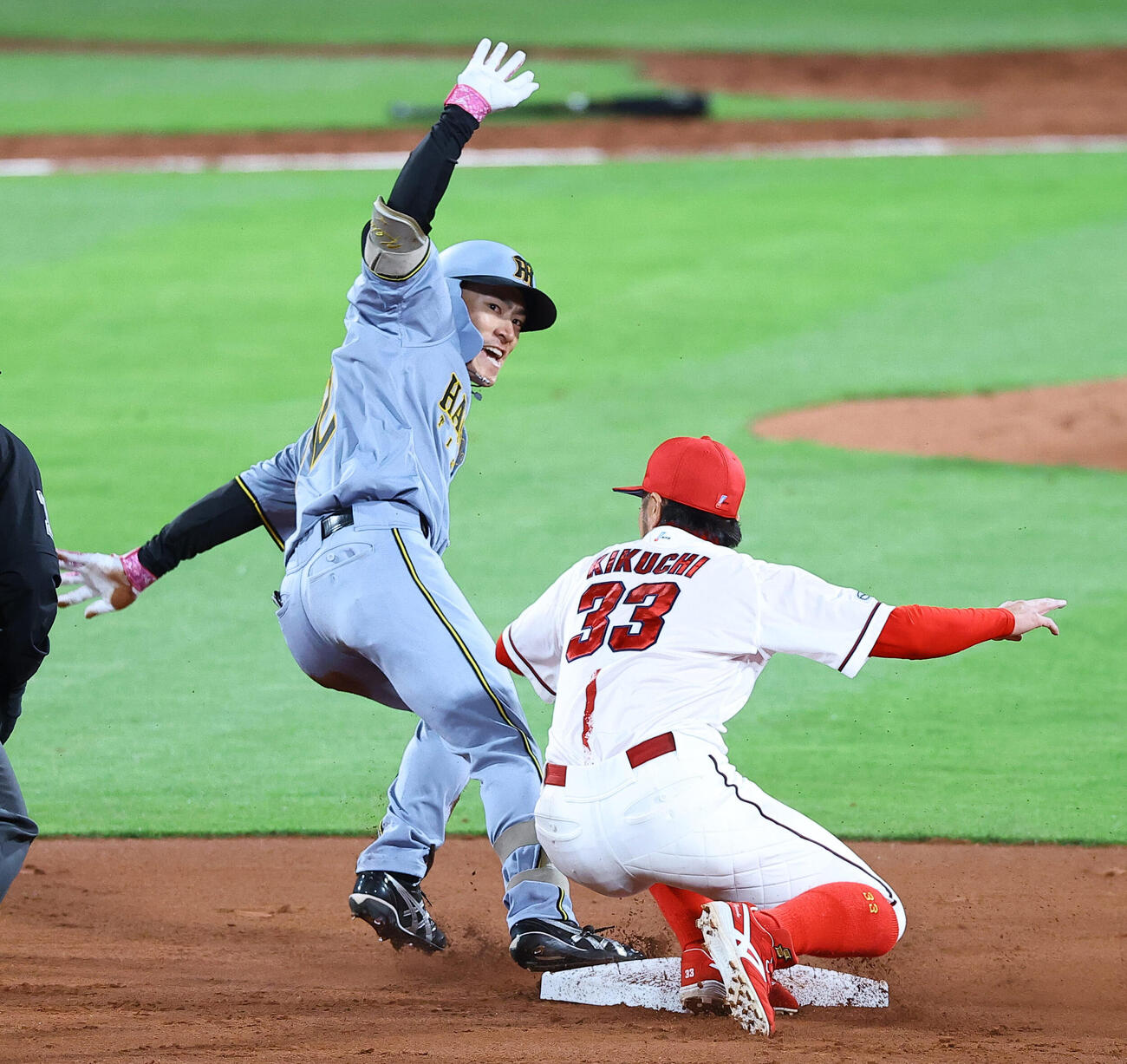広島対阪神　5回表阪神1死、福島はプロ初安打となる二塁打を放つ（撮影・上田博志）