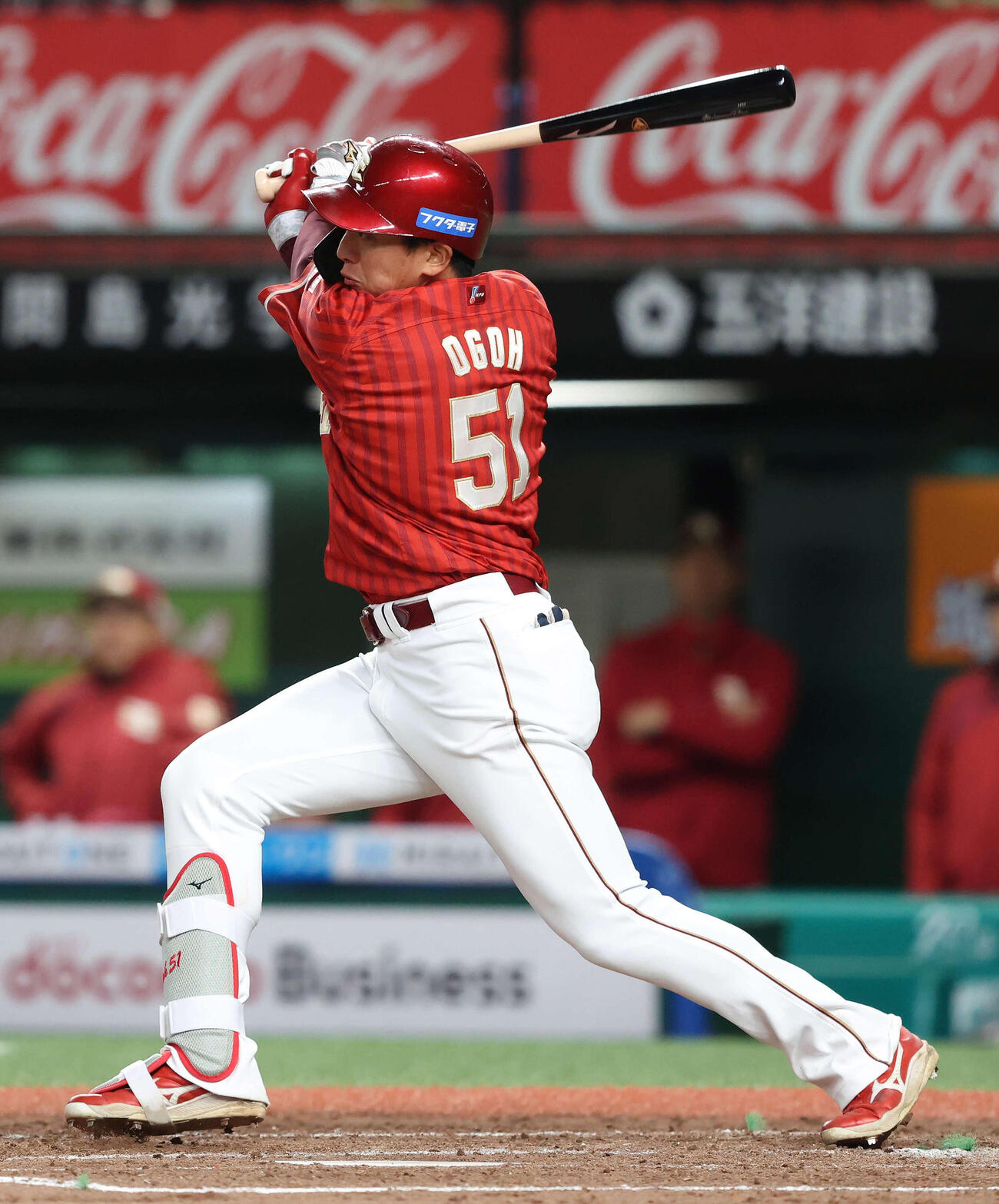 西武対楽天　4回表楽天無死、中前打を放つ小郷（撮影・河田真司）