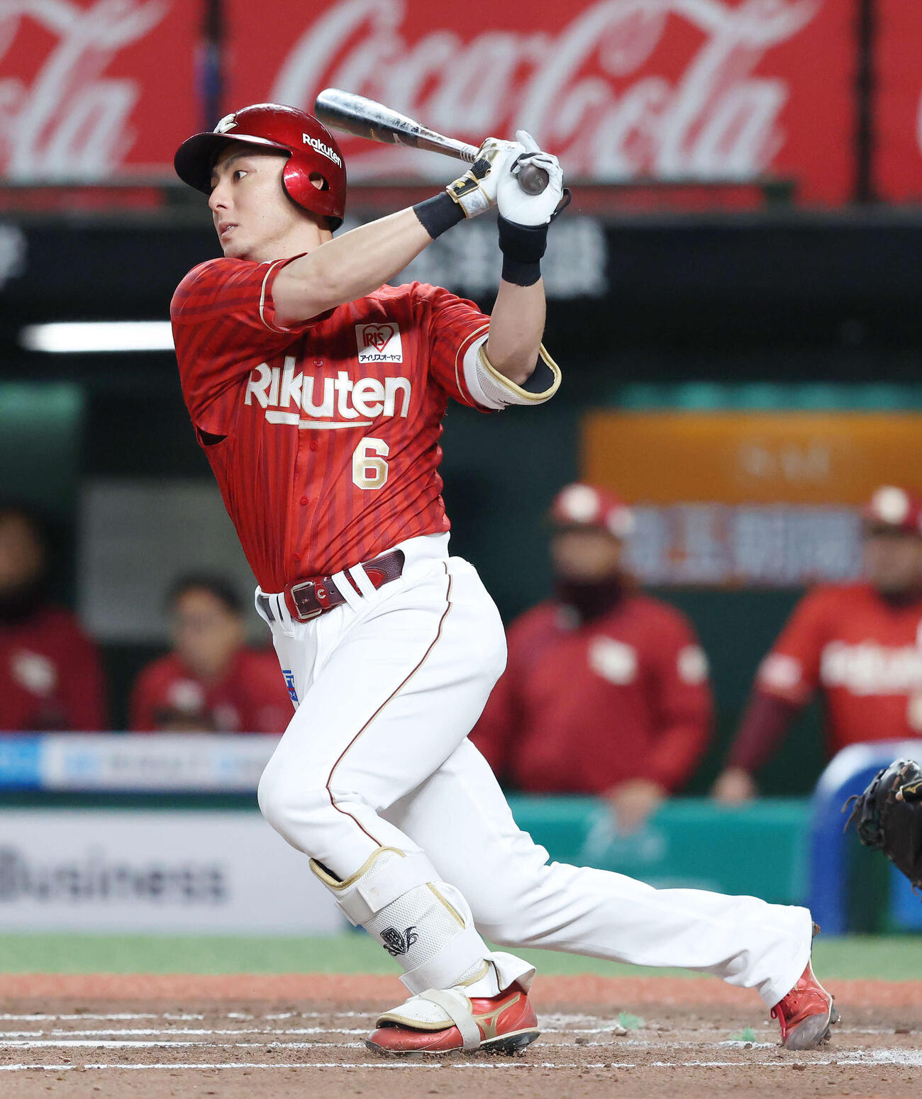 西武対楽天　6回表楽天無死三塁、左前適時打を放つ村林（撮影・河田真司）