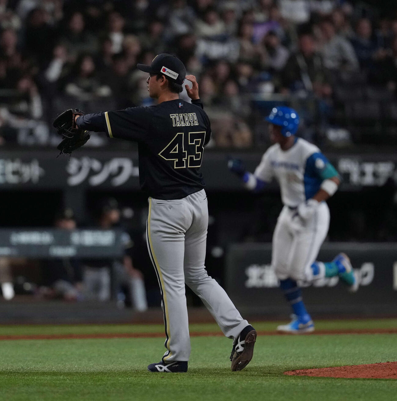 日本ハム対オリックス　6回裏日本ハム1死一、三塁、万波中生に3点本塁打を浴びる高谷（撮影・井上学）