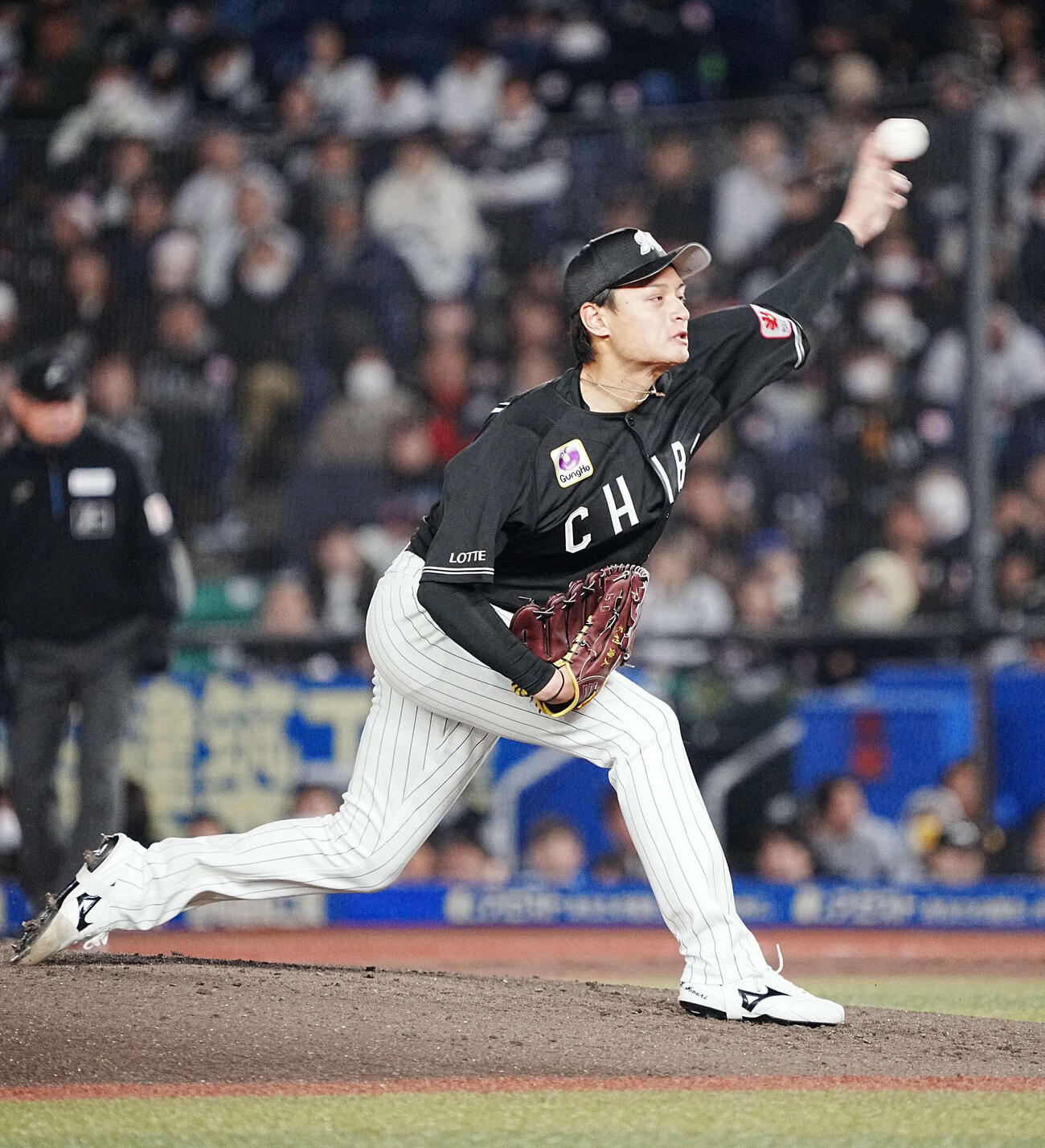 ロッテ対ソフトバンク　ロッテ先発の毛利（撮影・小沢裕）