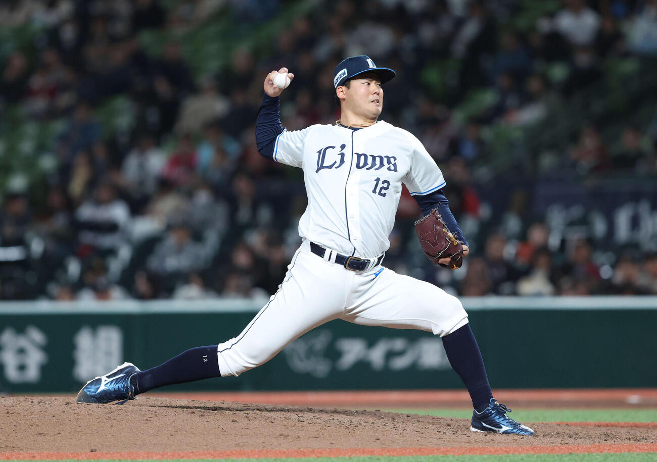 西武対楽天　6回表、力投する渡辺（撮影・河田真司）