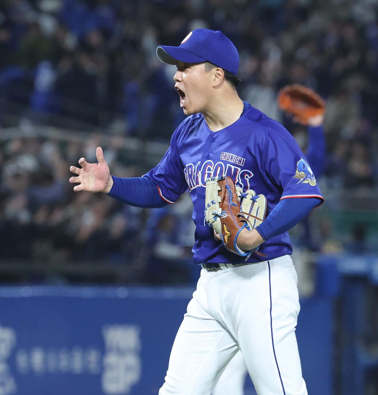 ヤクルト対中日　9回裏、完封勝利し叫ぶ中日柳（撮影・黒川智章）