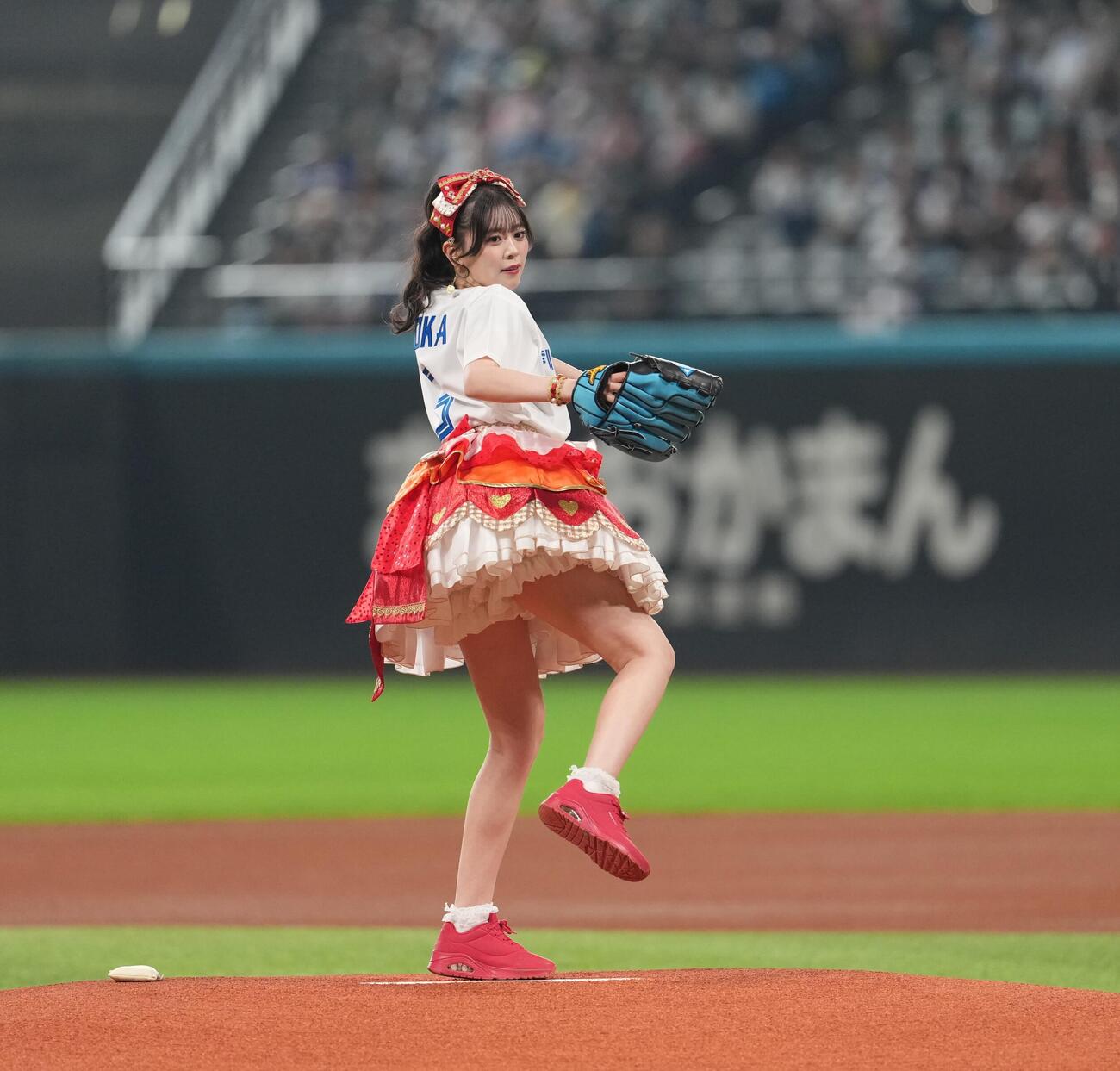 日本ハム対オリックス　ファーストピッチセレモニーに登場した超ときめき♡宣伝部（撮影・井上学）