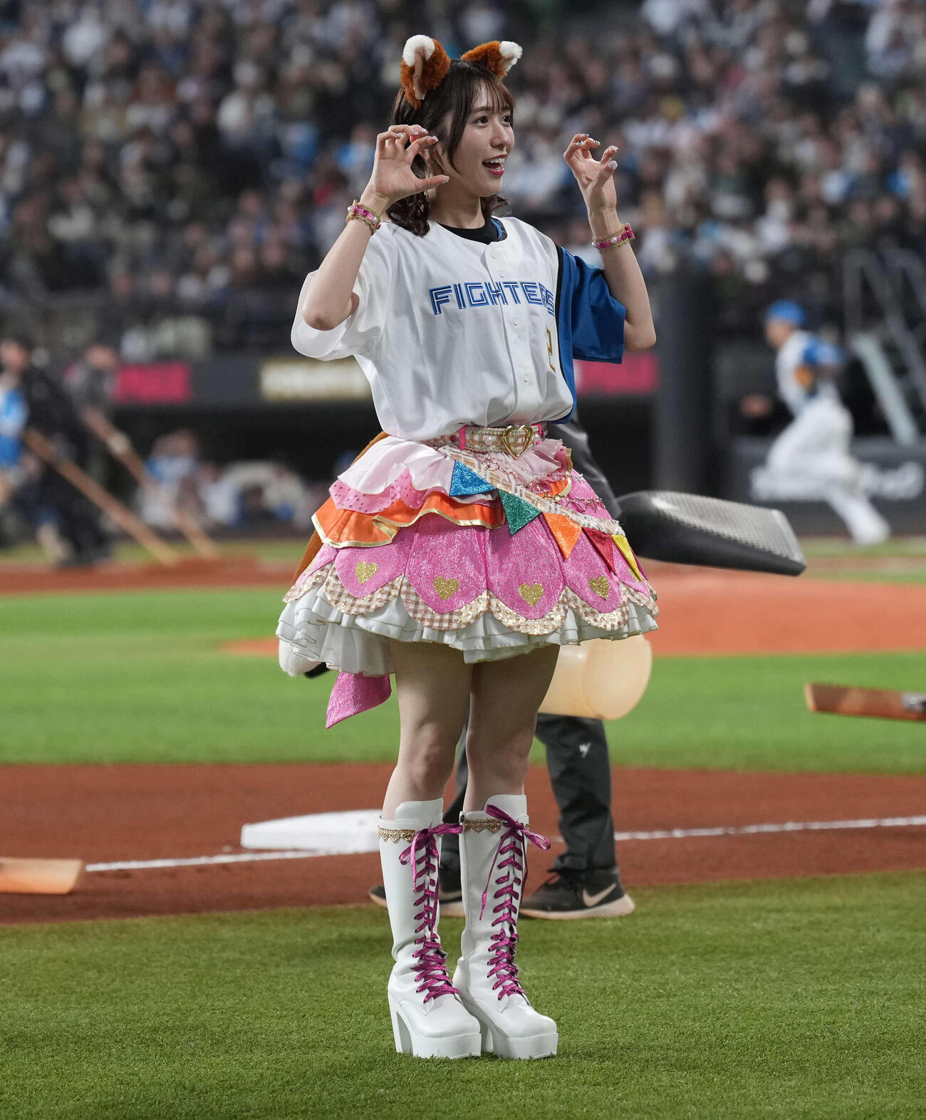 日本ハム対オリックス　きつねダンスを踊る超ときめき♡宣伝部（撮影・井上学）