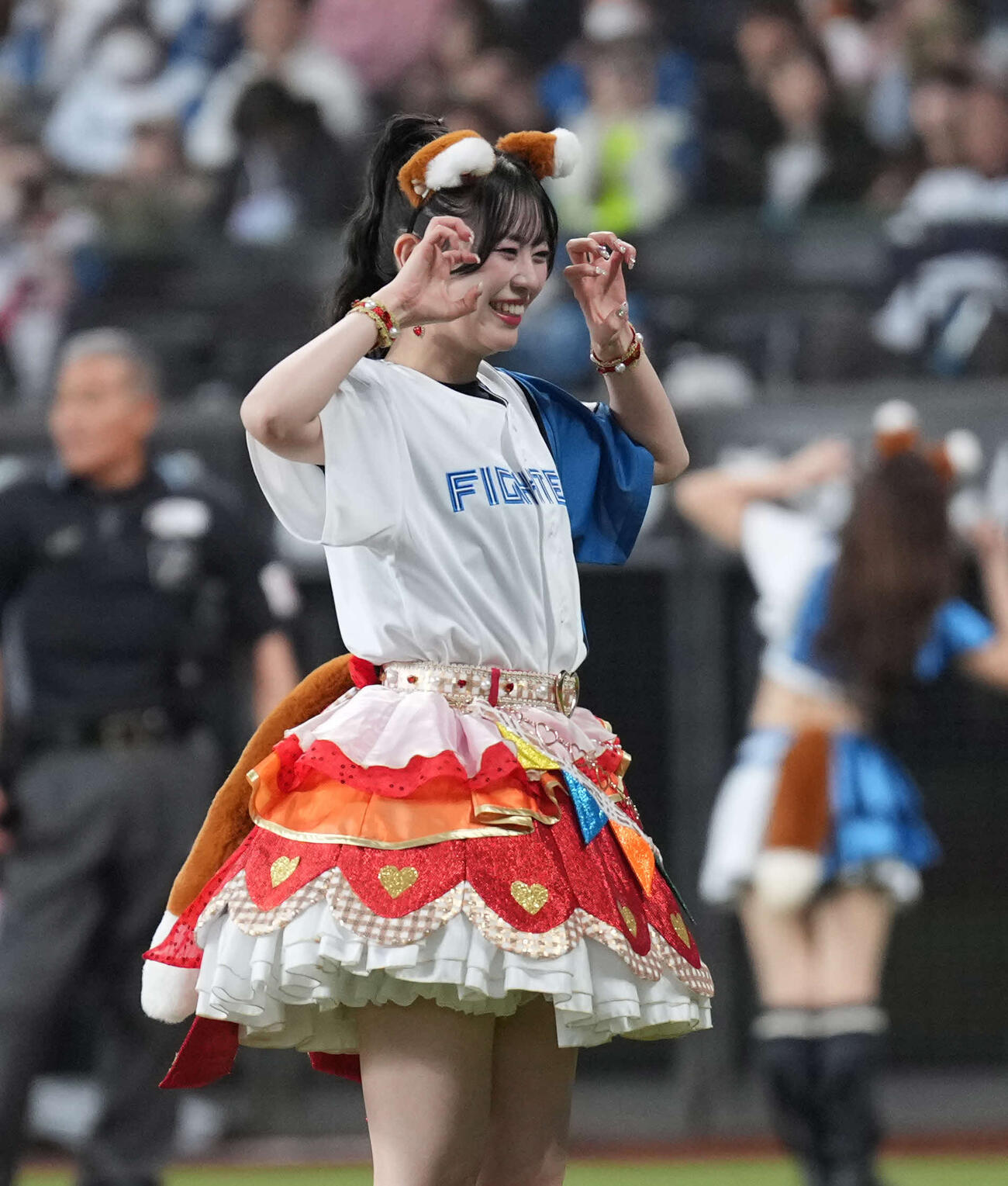 日本ハム対オリックス　きつねダンスを踊る超ときめき♡宣伝部（撮影・井上学）