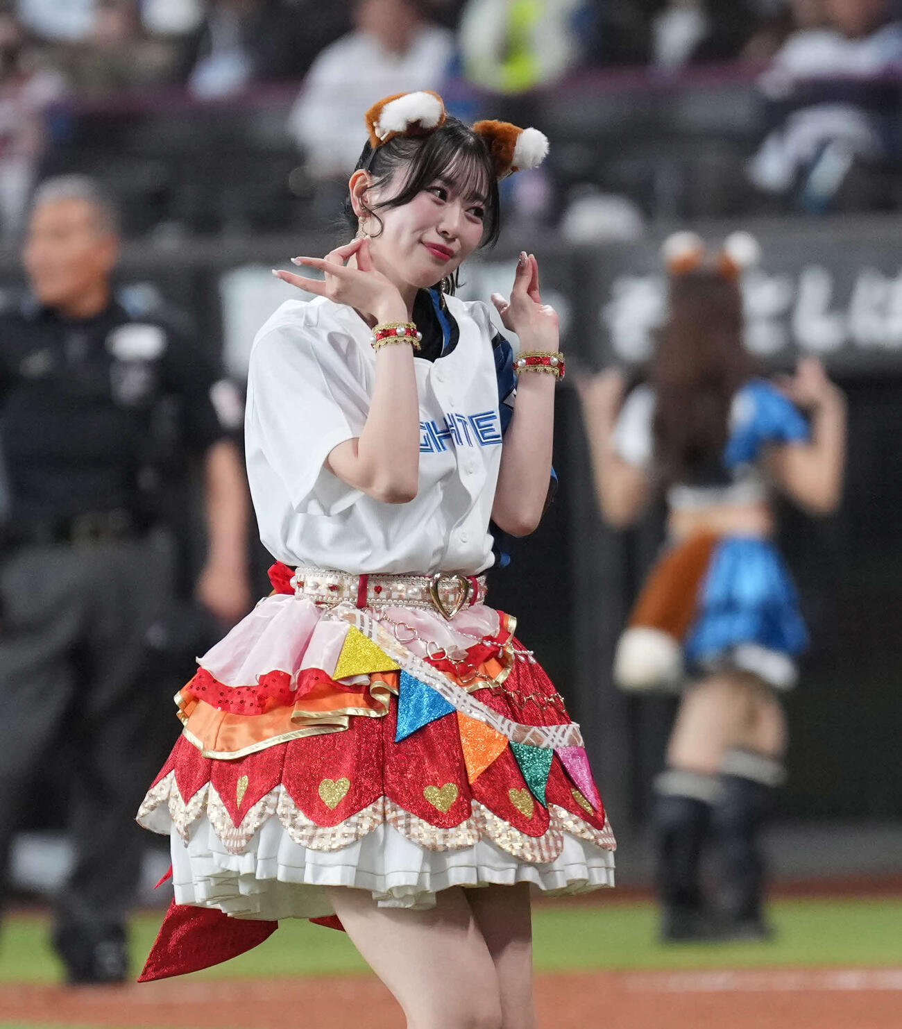 日本ハム対オリックス　きつねダンスを踊る超ときめき♡宣伝部（撮影・井上学）