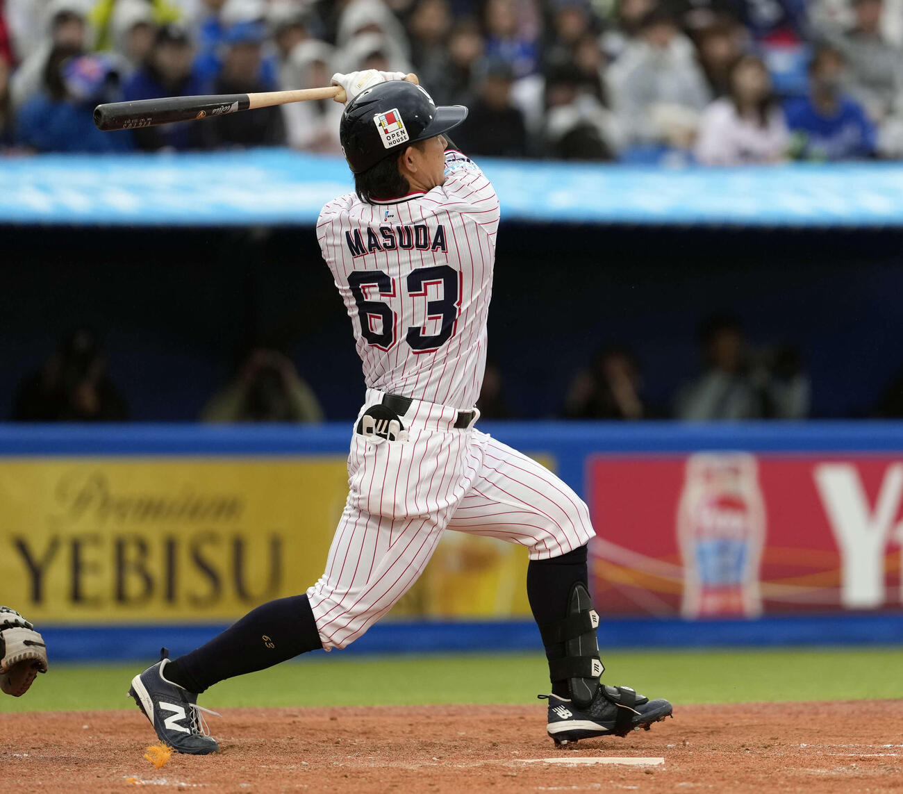 ヤクルト対中日　3回裏ヤクルト無死一、二塁、3点本塁打を放つ増田（撮影・小島史椰）