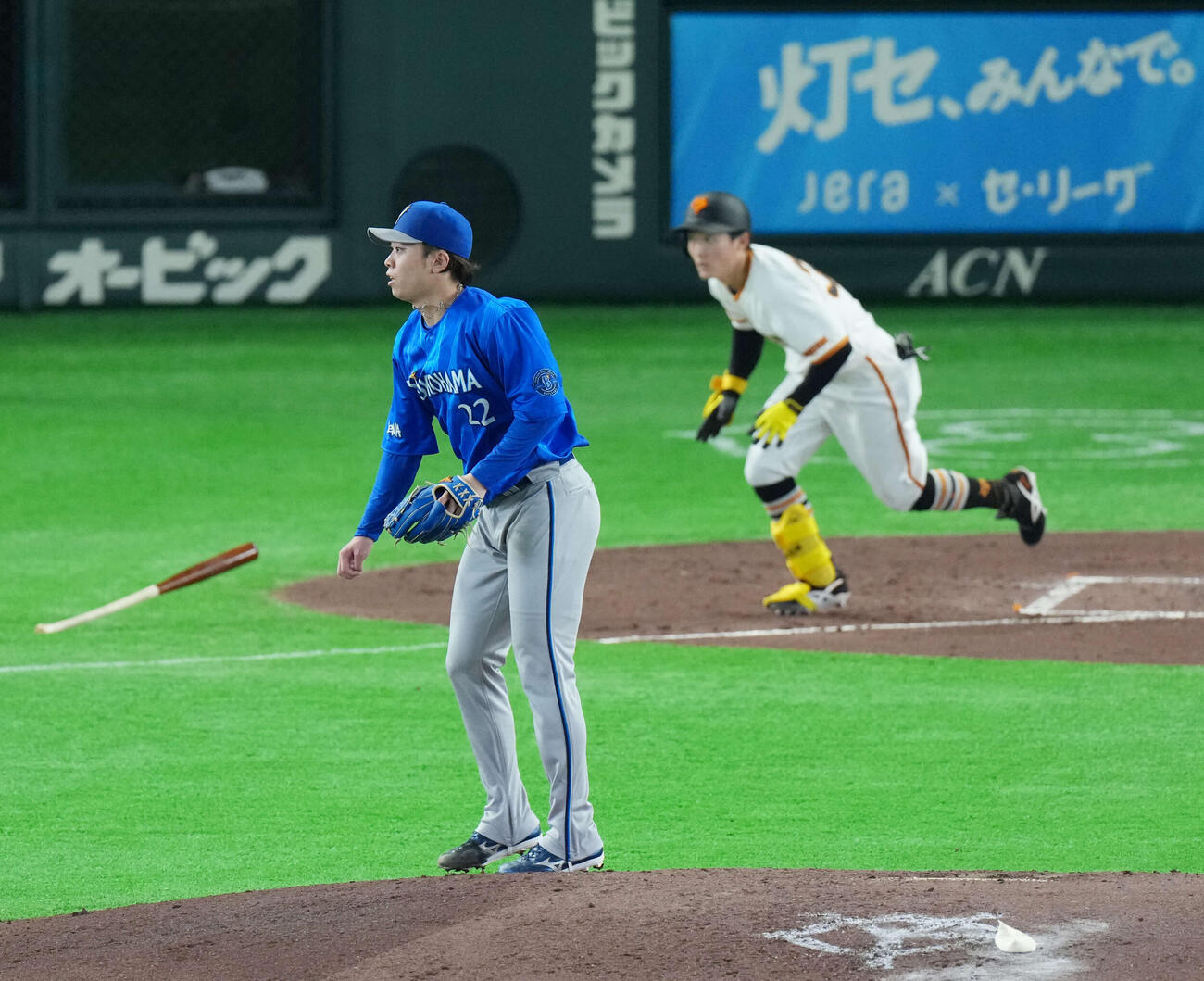 巨人対DeNA 3回裏巨人無死、浦田に二塁打を浴びる入江（撮影・増田悦実）
