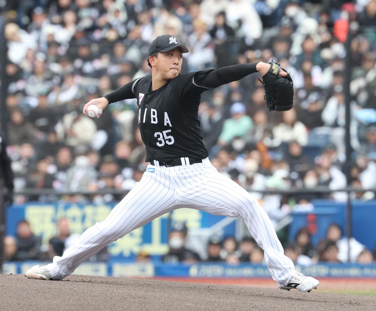 ロッテ対ソフトバンク　ロッテ先発の田中（撮影・黒川智章）
