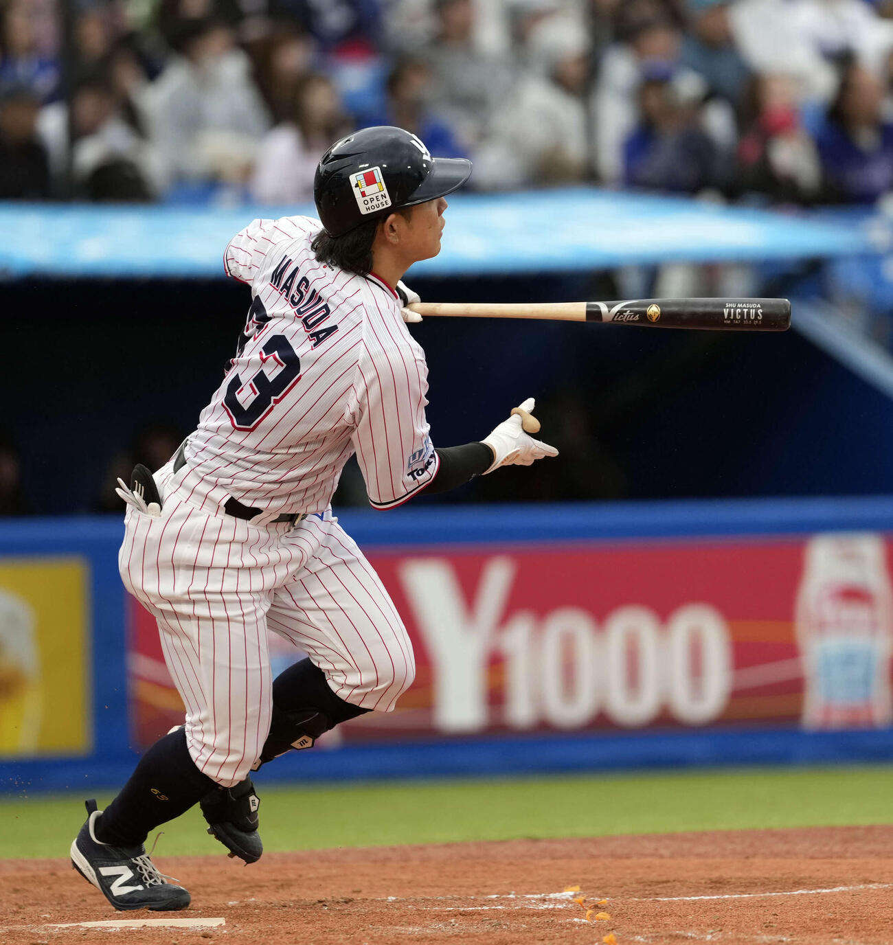 ヤクルト対中日　3回裏ヤクルト無死一、二塁、3点本塁打を放つ増田（撮影・小島史椰）