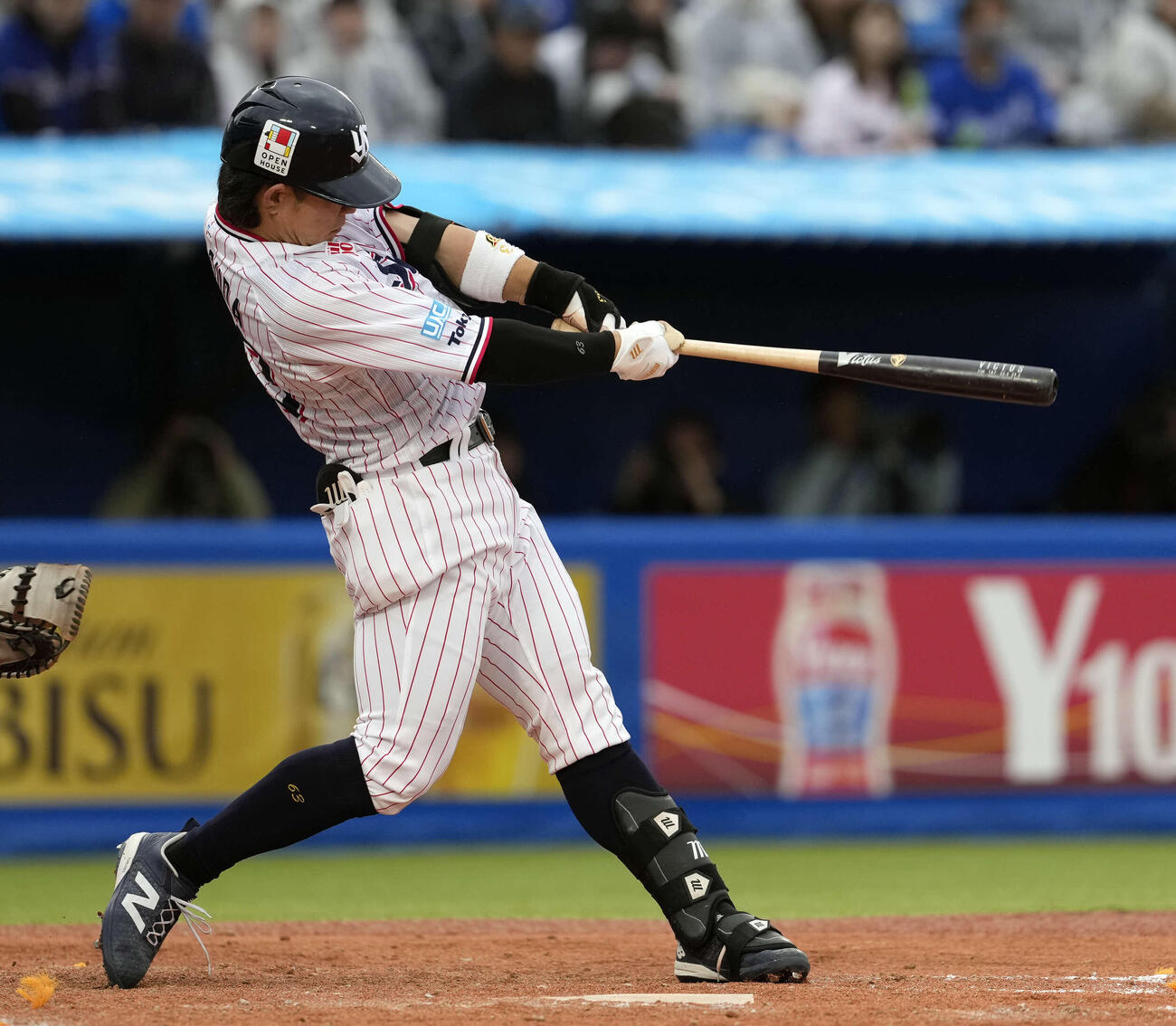 ヤクルト対中日　3回裏ヤクルト無死一、二塁、3点本塁打を放つ増田（撮影・小島史椰）