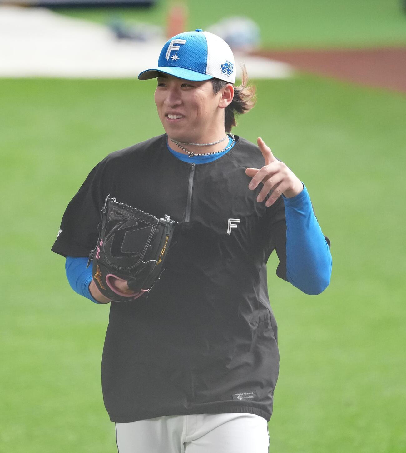 日本ハム対オリックス　試合前の練習に臨む日本ハム細野（撮影・井上学）