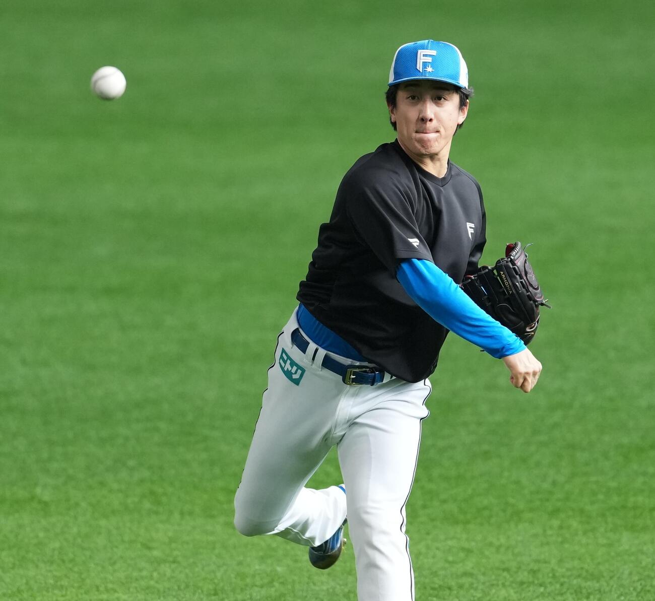 日本ハム対オリックス　試合前の練習に臨む日本ハム北山（撮影・井上学）