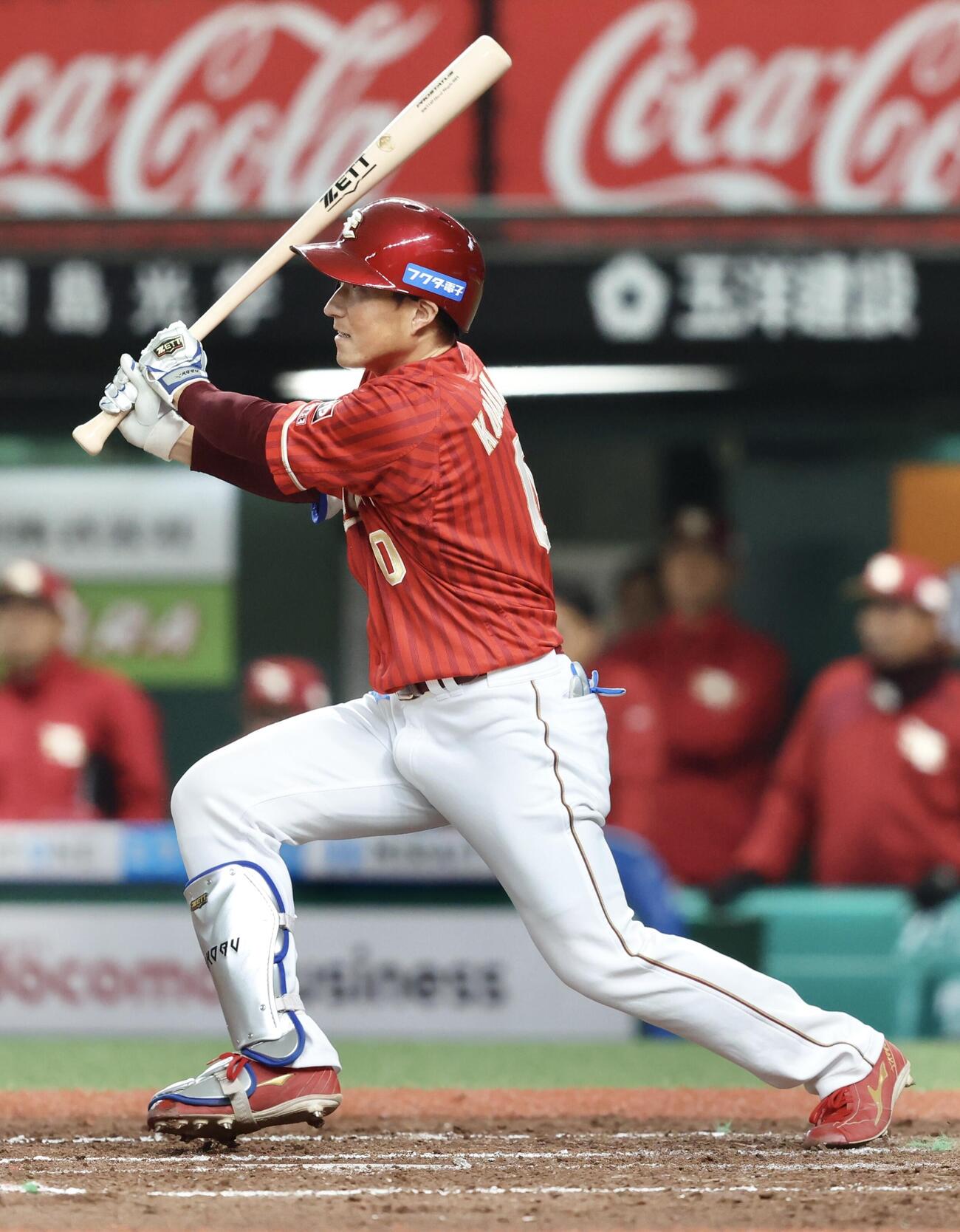 西武対楽天　8回表楽天2死一、二塁、右翼線に先制2点適時三塁打を放つ小深田（撮影・河田真司）