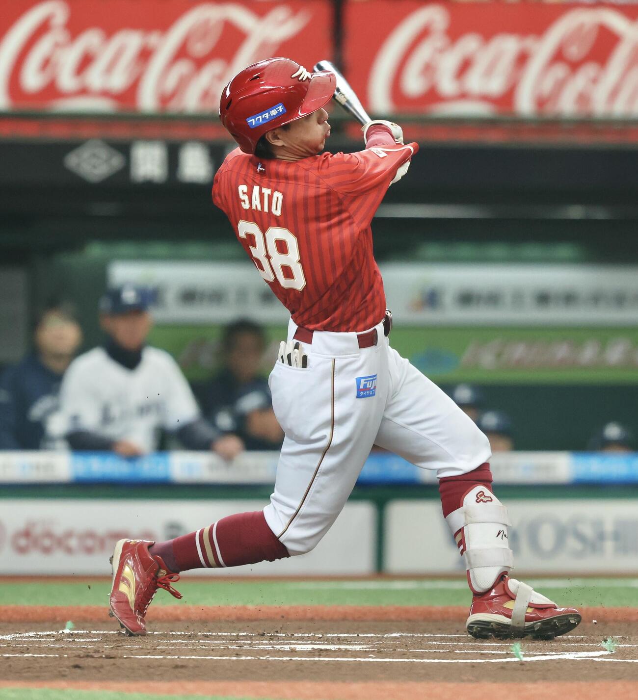 西武対楽天　1回表楽天1死、左前打を放つ佐藤（撮影・河田真司）