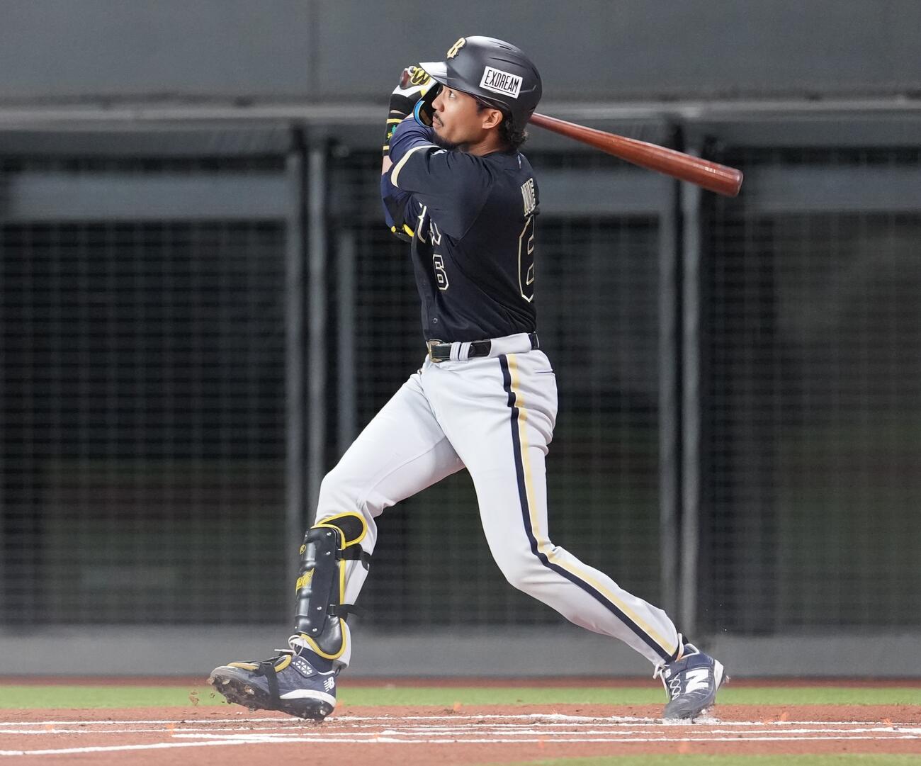 日本ハム対オリックス　1回に本塁打を放つ宗（撮影・井上学）