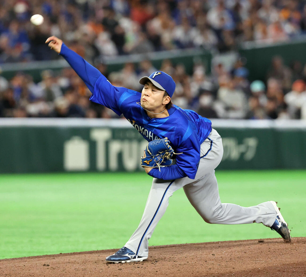 巨人対DeNA　力投するDeNA先発の入江（撮影・浅見桂子）