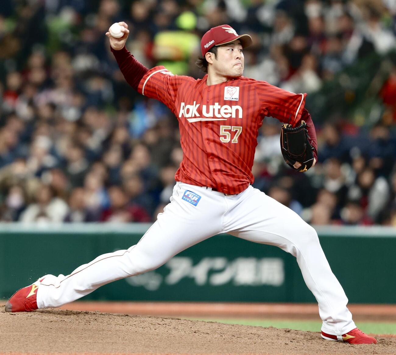 西武対楽天　5回裏、力投する滝中（撮影・河田真司）