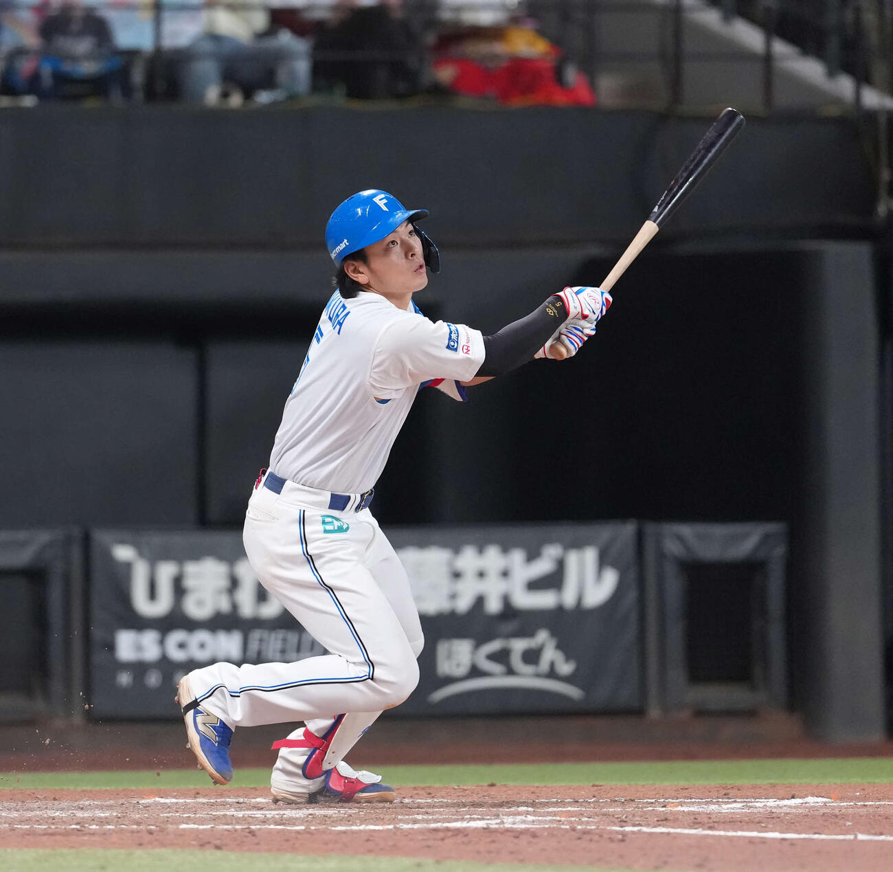 日本ハム対オリックス　7回裏日本ハム2死一、二塁、3点本塁打を放つ野村（撮影・井上学）