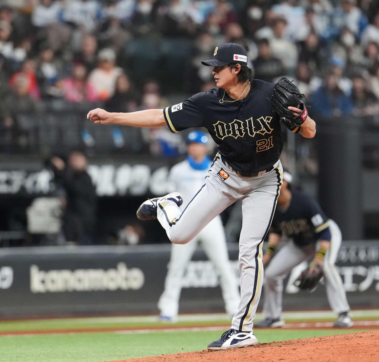 日本ハム対オリックス　力投するオリックス山埼（撮影・井上学）