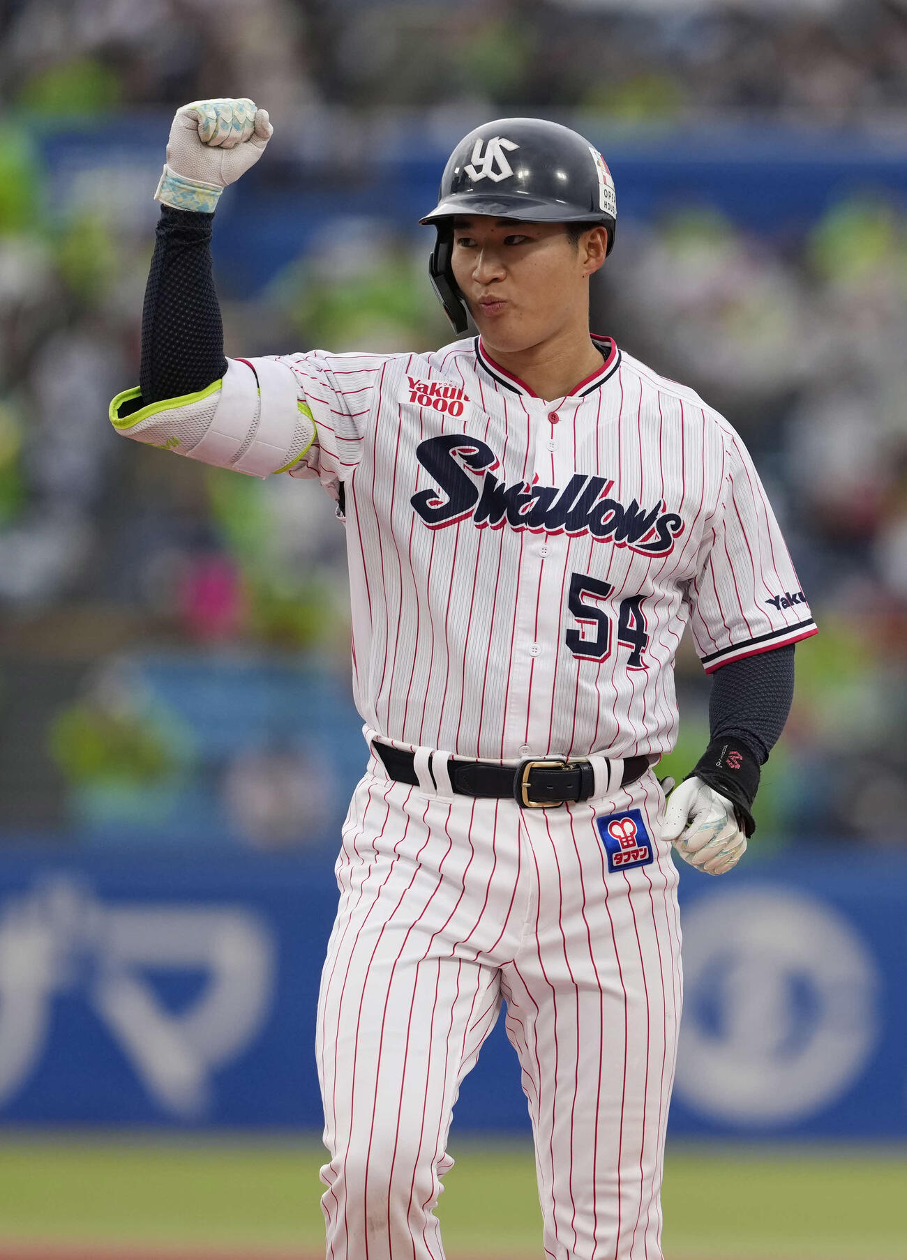 ヤクルト対中日　6回裏ヤクルト2死二、三塁、2点適時打を放つ田中（撮影・小島史椰）