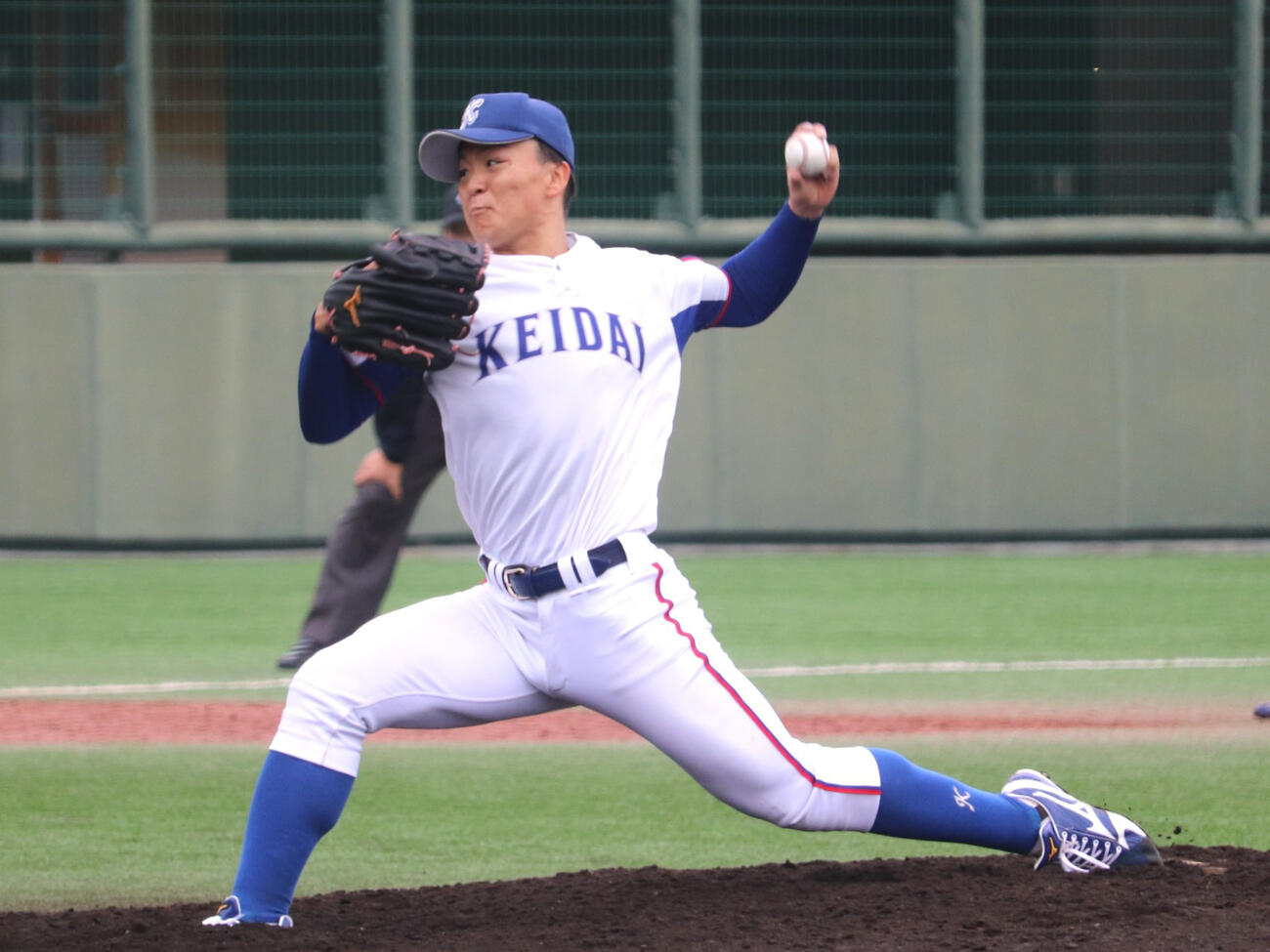 大経大対大商大1節1回戦　先発した、大経大の常深（撮影・中島麗）