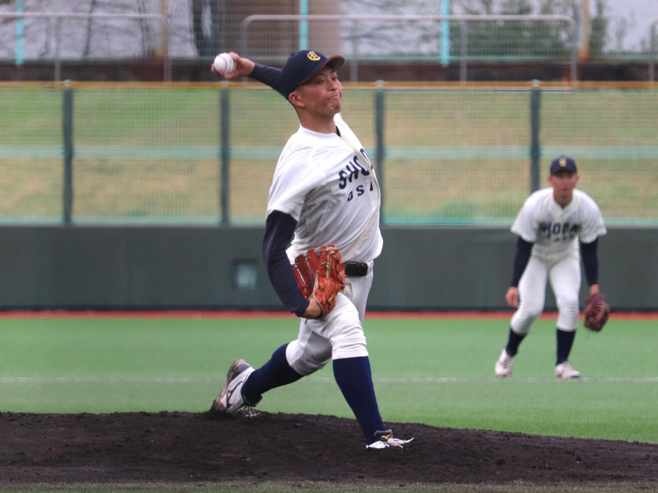 大経大対大商大1節1回戦　先発した、大商大の星野（撮影・中島麗）