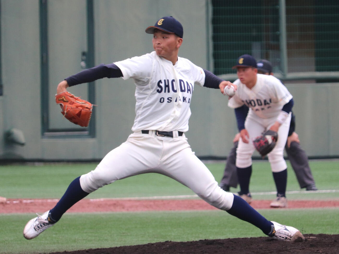 大経大対大商大1節1回戦　先発した、大商大の星野（撮影・中島麗）