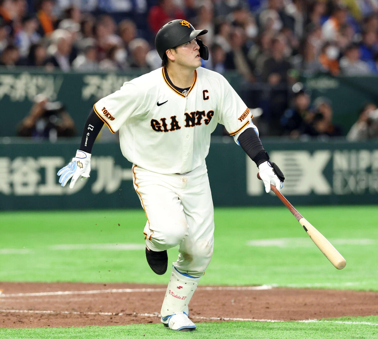 巨人対DeNA 5回裏巨人1死三塁、岸田は勝ち越し犠飛を放つ（撮影・浅見桂子）
