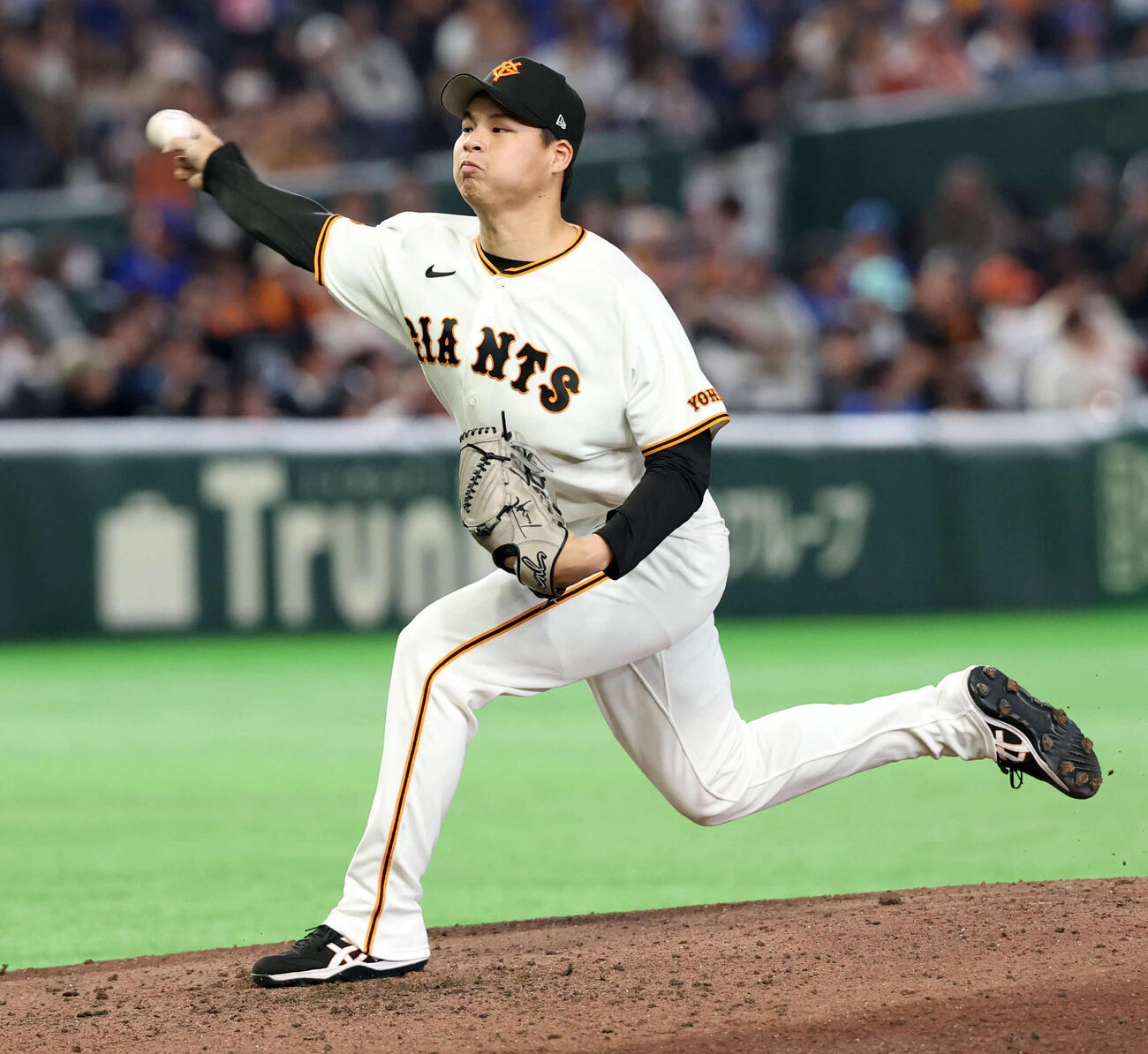 巨人対DeNA 4回表DeNA1死二、三塁の場面で登板した田和（撮影・浅見桂子）